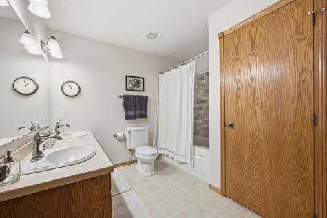 3200 7th Avenue N Moorhead MN 56560