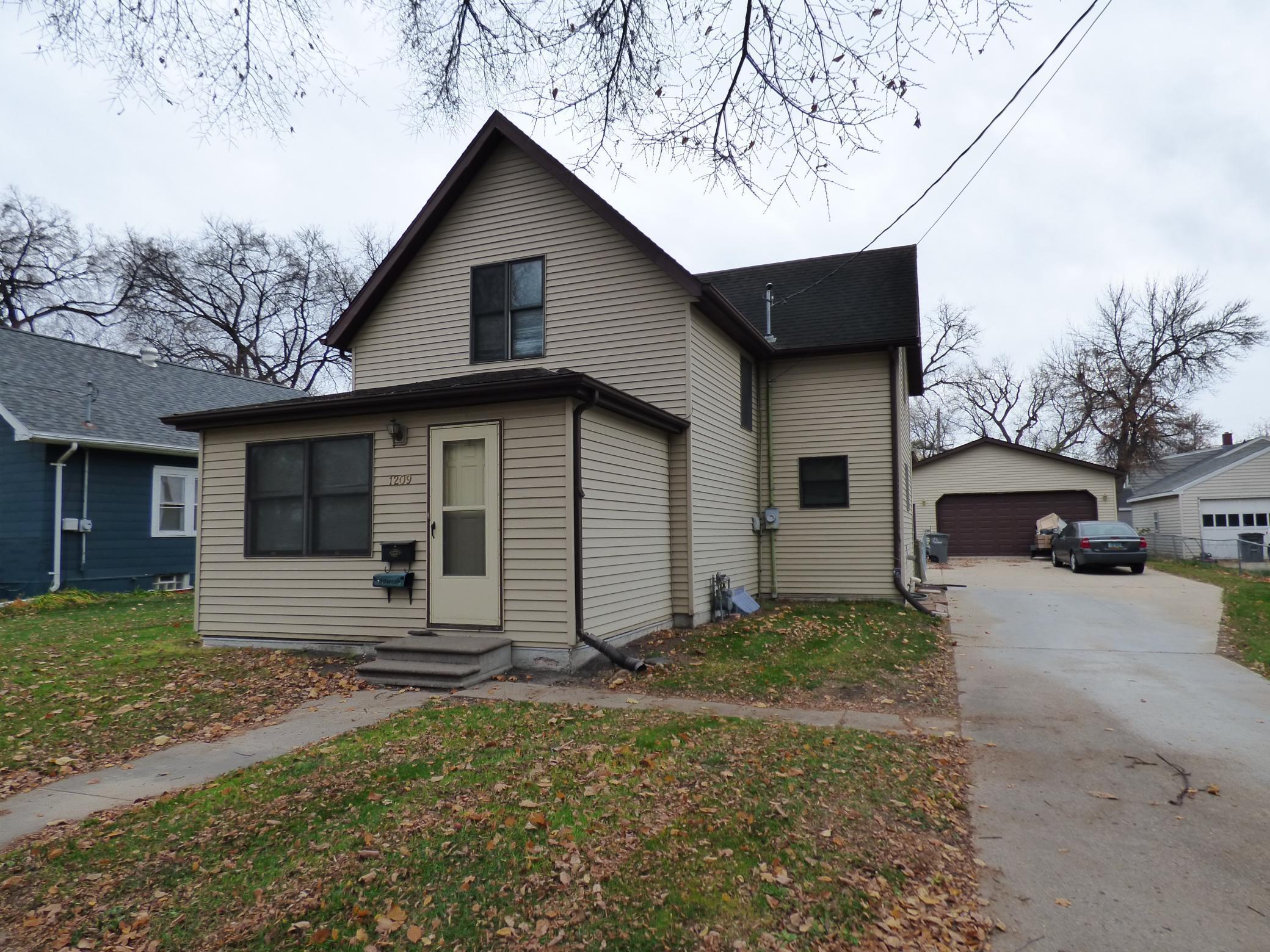 1209 2nd Avenue S Moorhead MN 56560