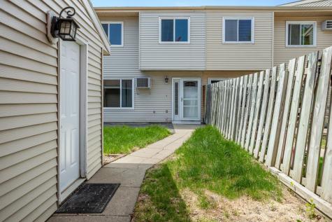 2260 30 1/2 Avenue S Fargo ND 58103