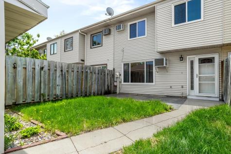 2260 30 1/2 Avenue S Fargo ND 58103