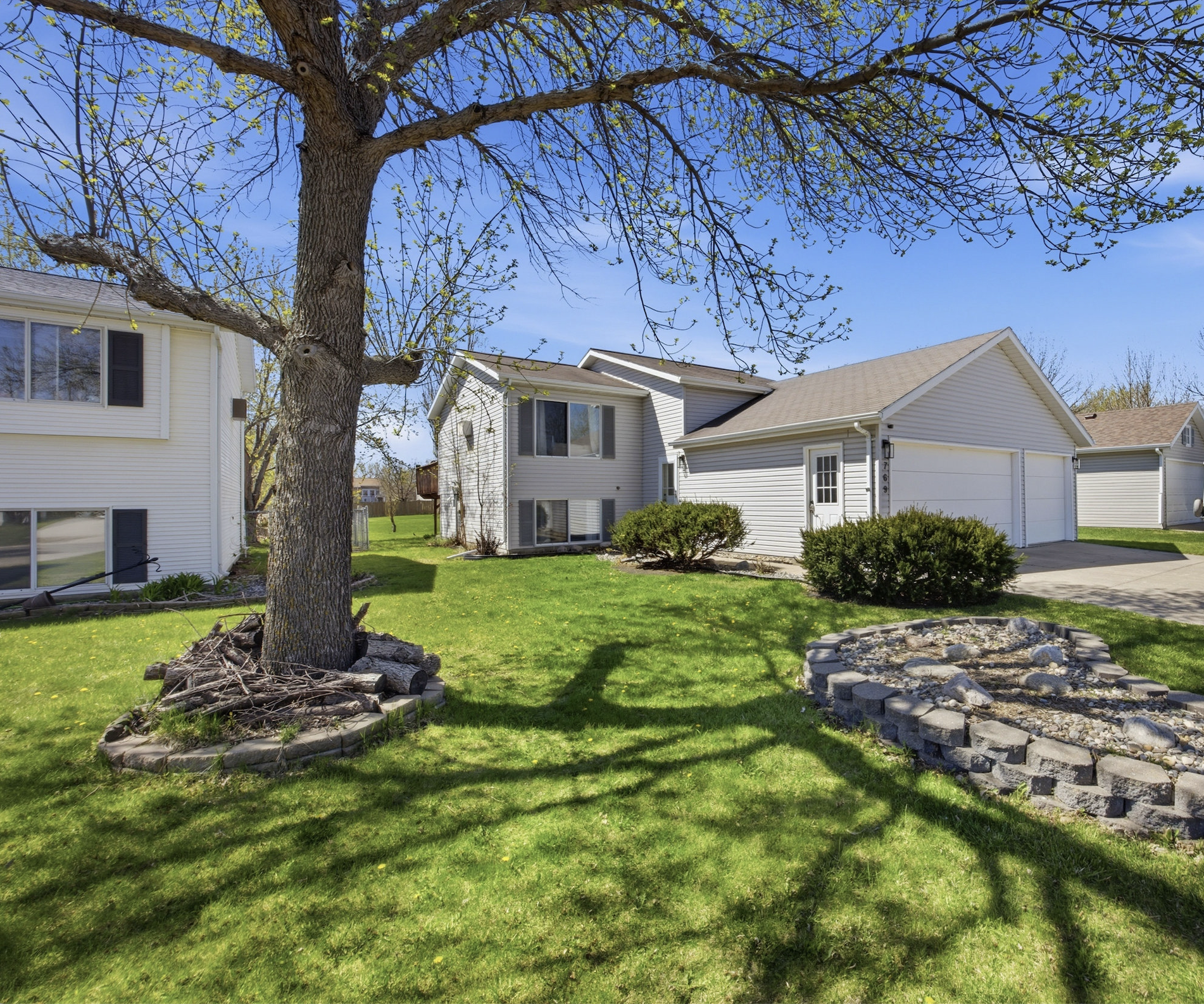 769 14th Avenue W West Fargo ND 58078