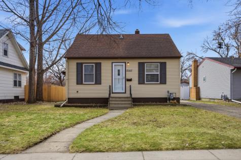 1522 10th Avenue S Fargo ND 58103