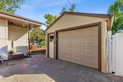 1522 10th Avenue S Fargo ND 58103
