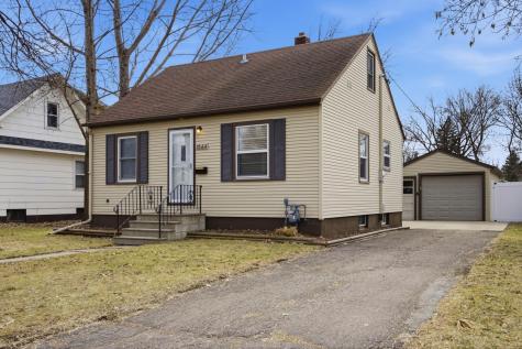 1522 10th Avenue S Fargo ND 58103