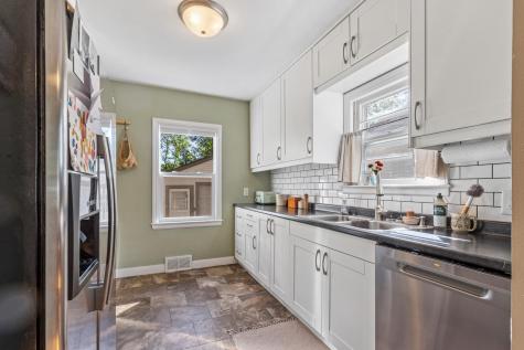 1522 10th Avenue S Fargo ND 58103