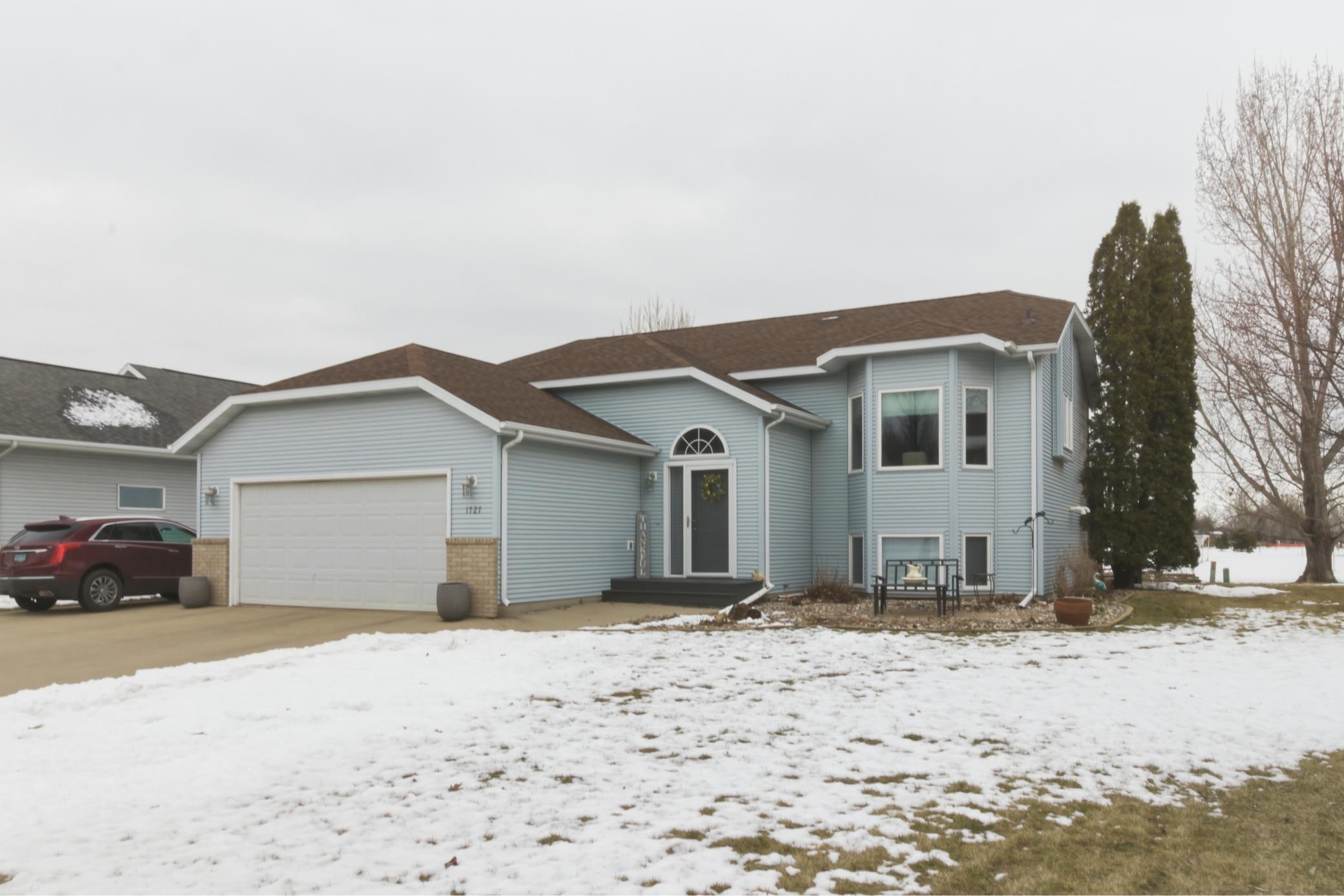 1727 37th Avenue S Fargo ND 58104