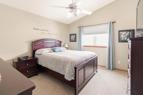 1727 37th Avenue S Fargo ND 58104