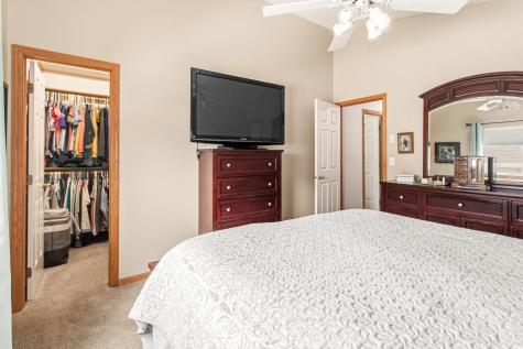 1727 37th Avenue S Fargo ND 58104