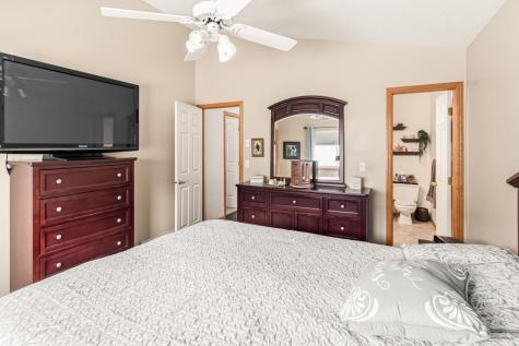 1727 37th Avenue S Fargo ND 58104