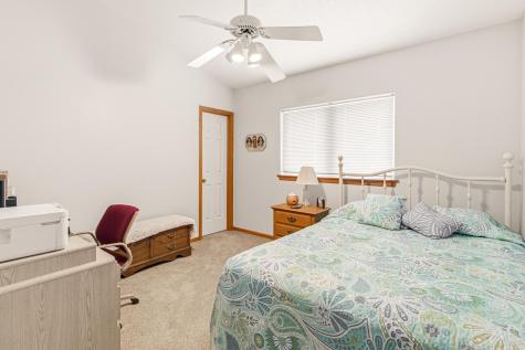 1727 37th Avenue S Fargo ND 58104