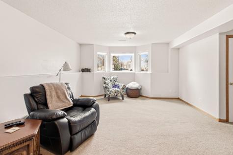 1727 37th Avenue S Fargo ND 58104