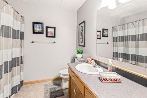 1727 37th Avenue S Fargo ND 58104