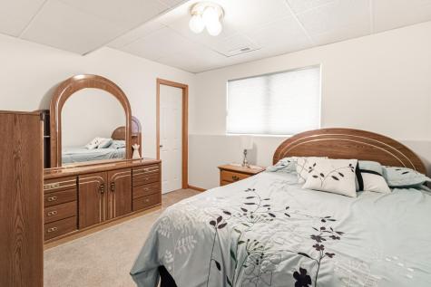 1727 37th Avenue S Fargo ND 58104