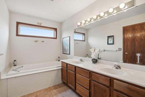 953 Lake Ridge Bay Woodbury MN 55129