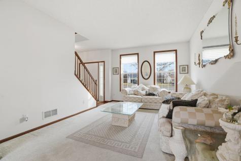 953 Lake Ridge Bay Woodbury MN 55129
