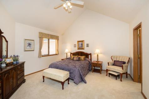 3325 W Prairiewood Drive S Fargo ND 58103