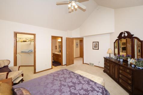 3325 W Prairiewood Drive S Fargo ND 58103