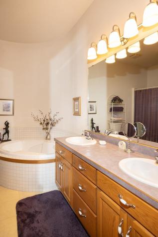 3325 W Prairiewood Drive S Fargo ND 58103