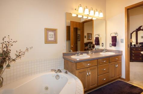 3325 W Prairiewood Drive S Fargo ND 58103