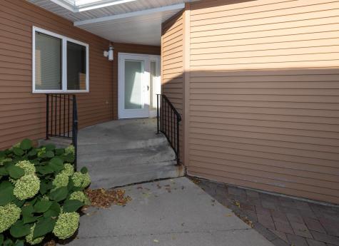 3325 W Prairiewood Drive S Fargo ND 58103