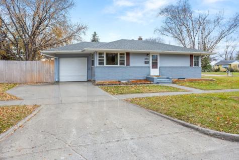 1305 12th Avenue N Moorhead MN 56560