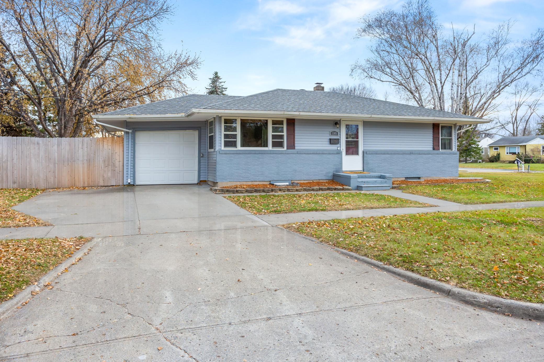 1305 12th Avenue N Moorhead MN 56560