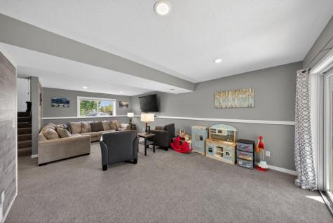 810 8th Avenue SW Pine Island MN 55963