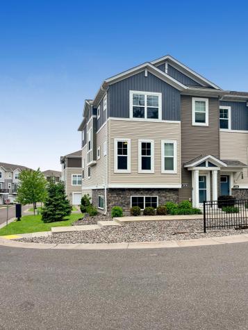 2278 Polar Way North Saint Paul MN 55109