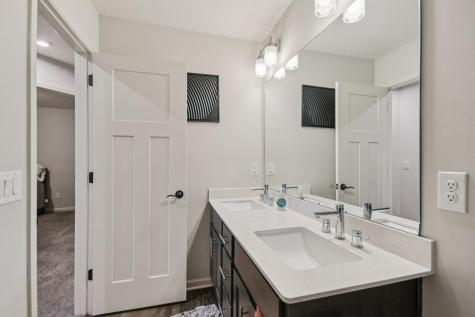 2278 Polar Way North Saint Paul MN 55109