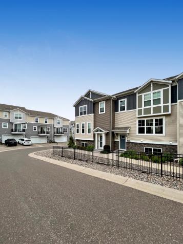 2278 Polar Way North Saint Paul MN 55109