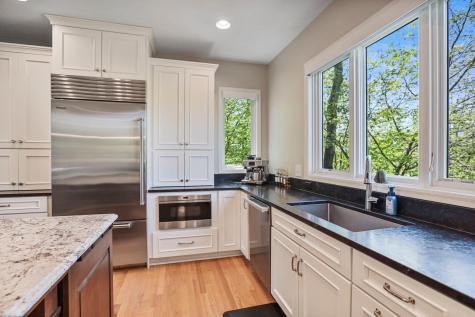 8587 Summit Oaks Savage MN 55378