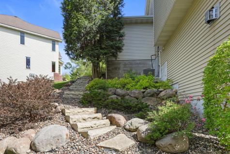 8587 Summit Oaks Savage MN 55378