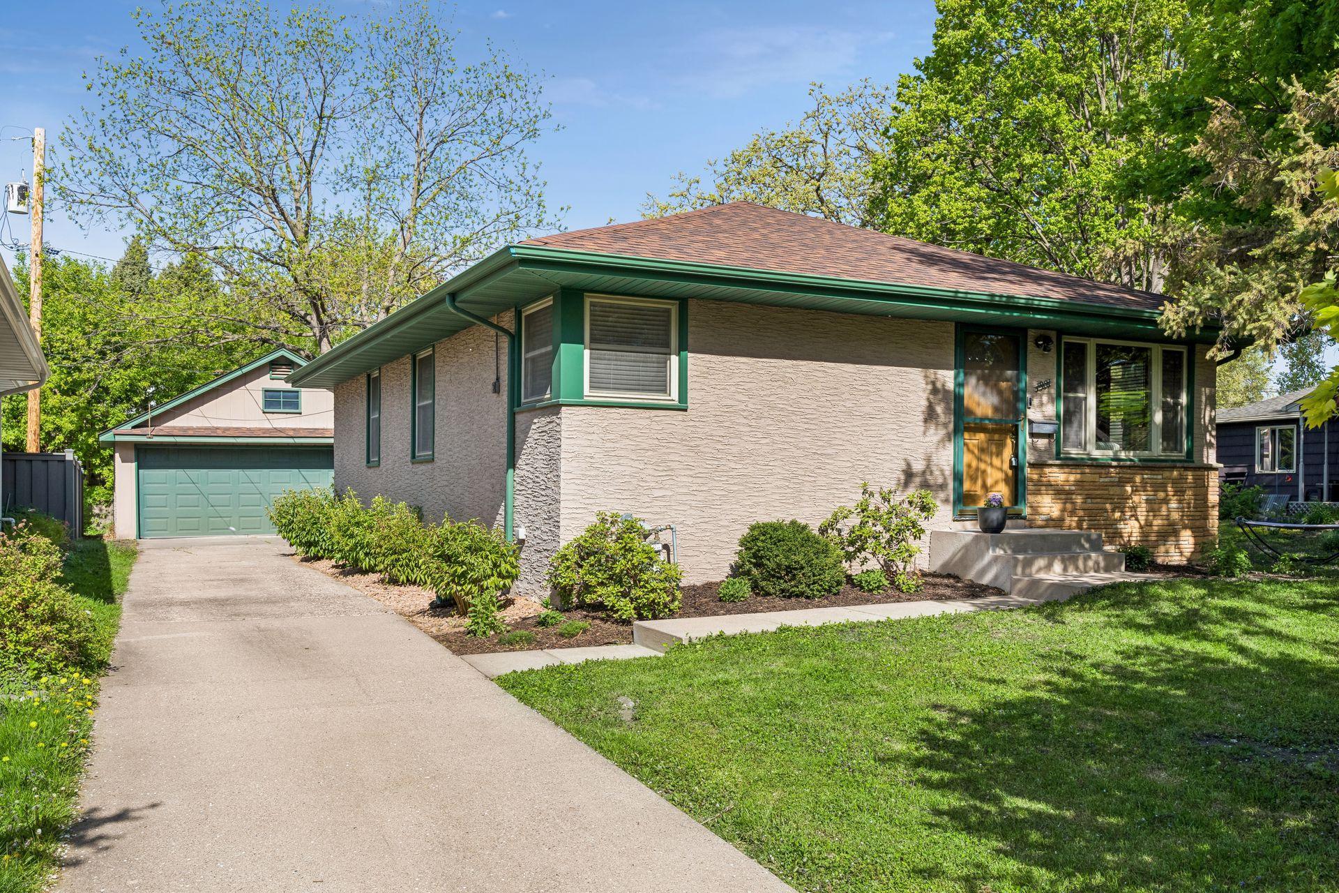 1901 Malvern Street Roseville MN 55113