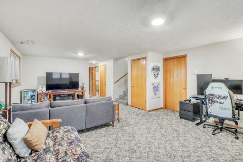 1109 4th Avenue E West Fargo ND 58078