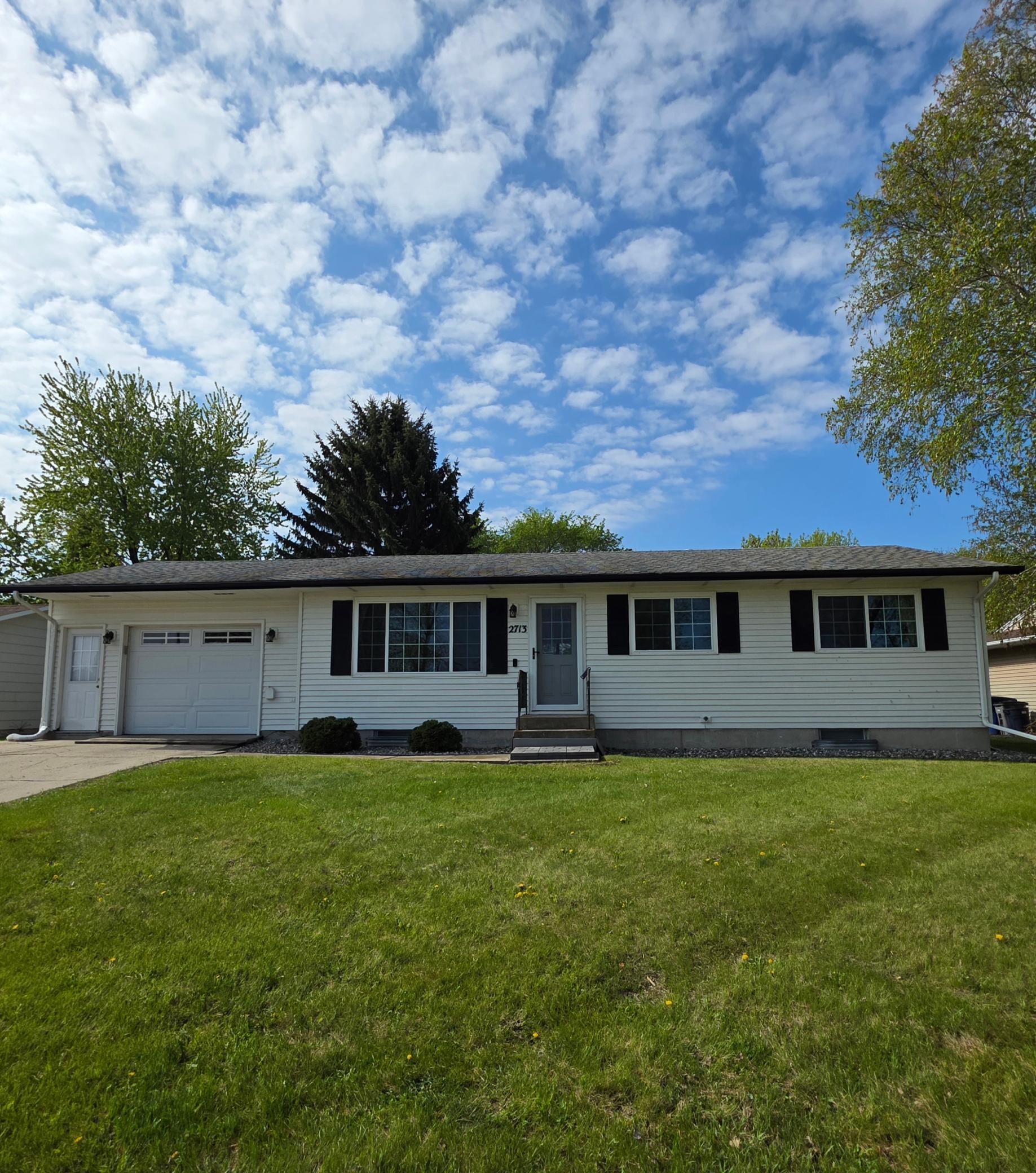 2713 4th Avenue S Moorhead MN 56560