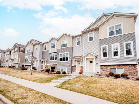 2217 Gateway Hill Road North Saint Paul MN 55109