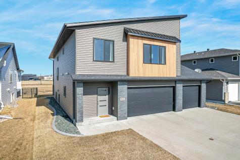 442 Hampton Drive W Moorhead MN 56560