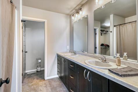 442 Hampton Drive W Moorhead MN 56560