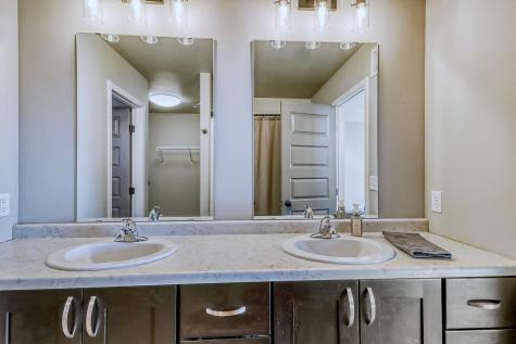 442 Hampton Drive W Moorhead MN 56560