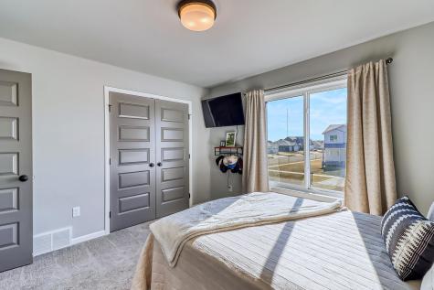 442 Hampton Drive W Moorhead MN 56560