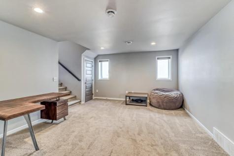 442 Hampton Drive W Moorhead MN 56560