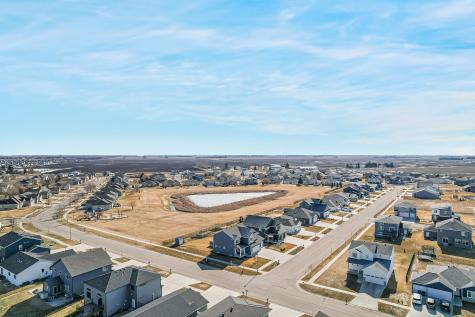 442 Hampton Drive W Moorhead MN 56560