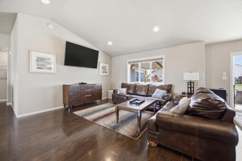 219 6th Street E Horace ND 58047