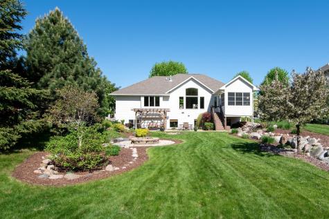 26 Deerwood Court North Mankato MN 56003