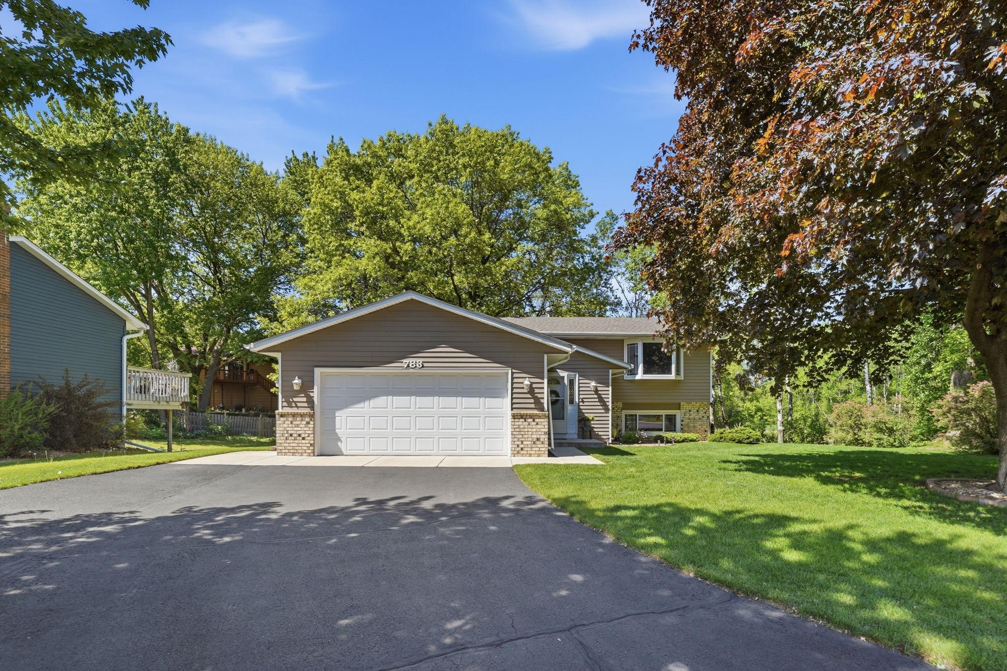 783 Bur Oak Court Vadnais Heights MN 55127