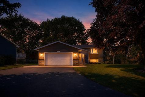 783 Bur Oak Court Vadnais Heights MN 55127