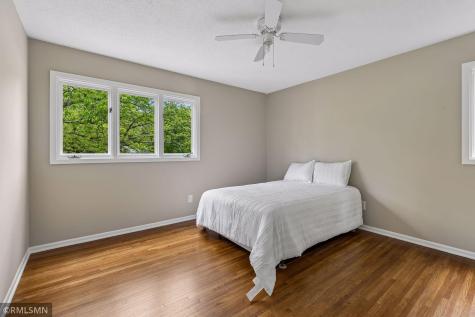 905 Windemere Curve Plymouth MN 55441
