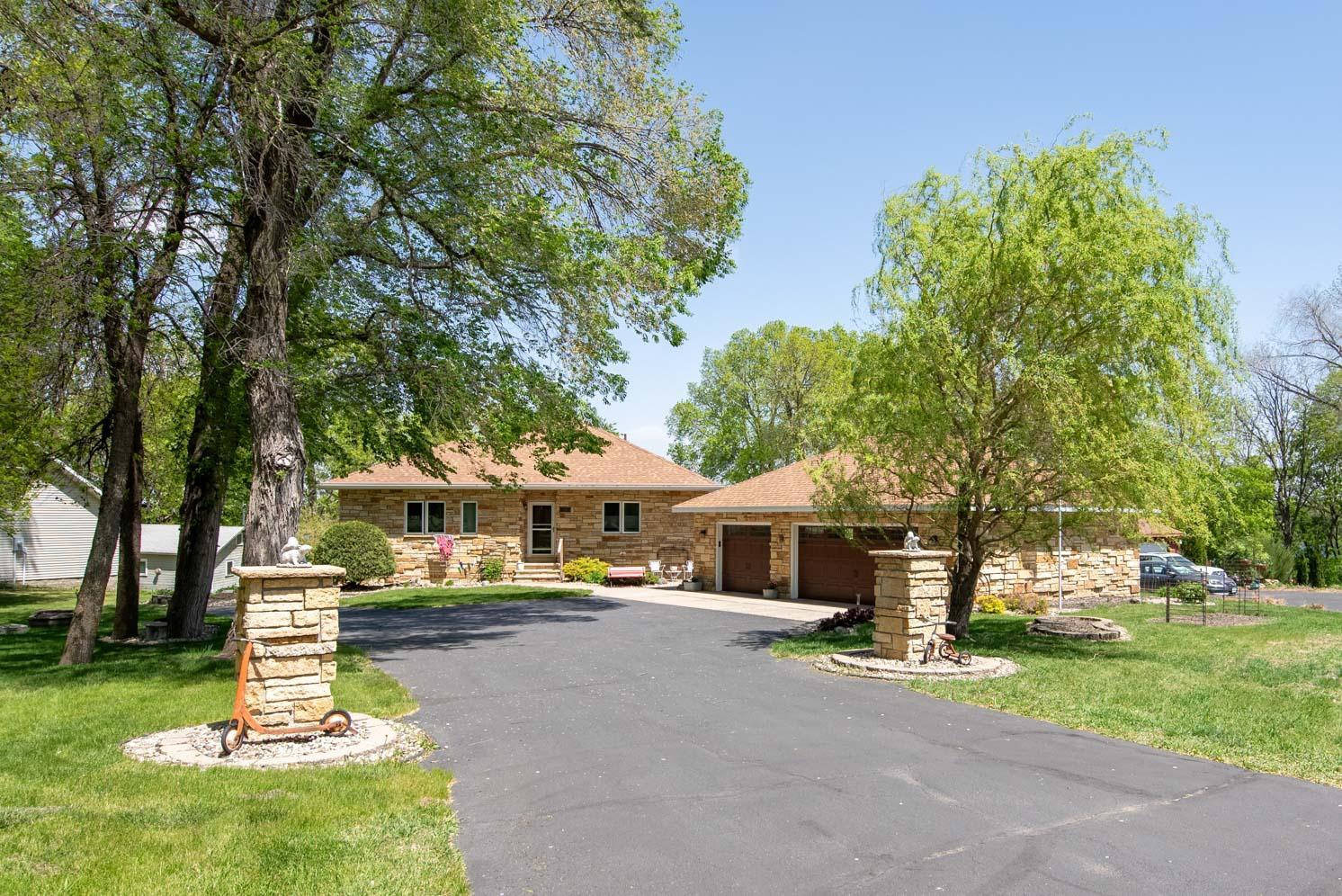1524 Squirrels Nest Road Kasota MN 56050