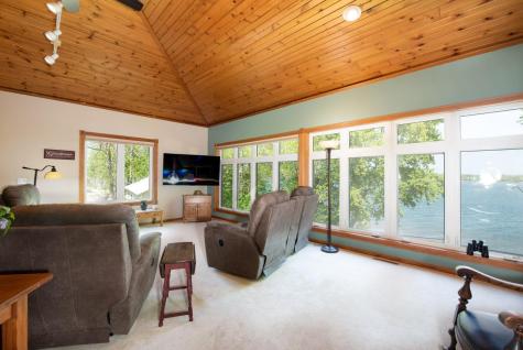 1524 Squirrels Nest Road Kasota MN 56050