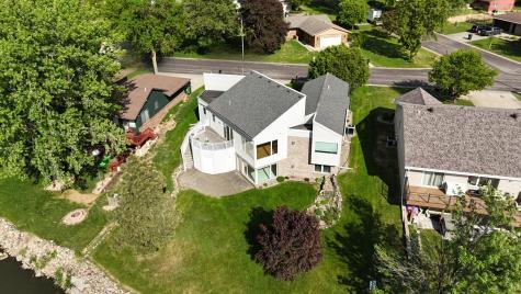 1976 Bay Street Worthington MN 56187